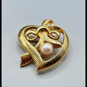 Elegant Gold Heart Brooch with Pearl Accent